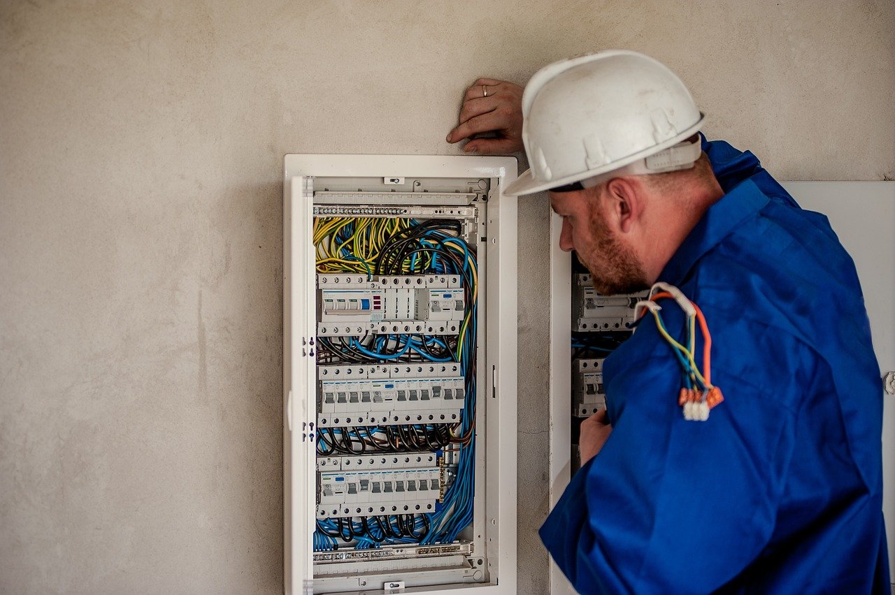 Renove com Segurança: Atualize suas Instalações Elétricas para Prevenir Acidentes! ⚡🔧